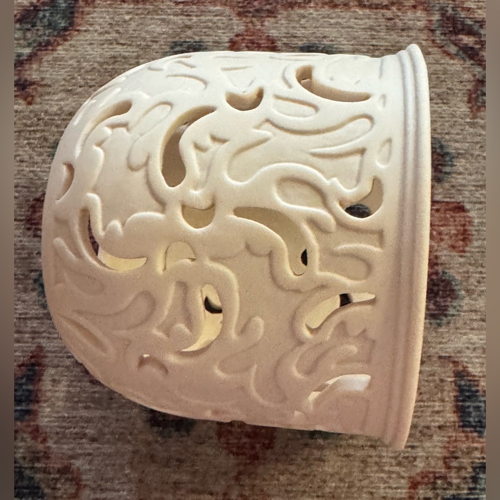 Avon Cream Ceramic piece - Picture 5 of 7
